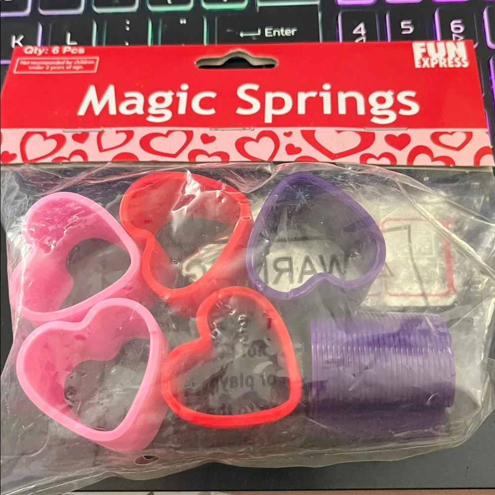 Plastic Mini Valentine Magic Springs 6 Pack